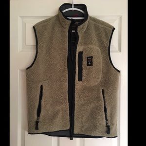 ABERCROMBIE AND FITCH sherpa vest
